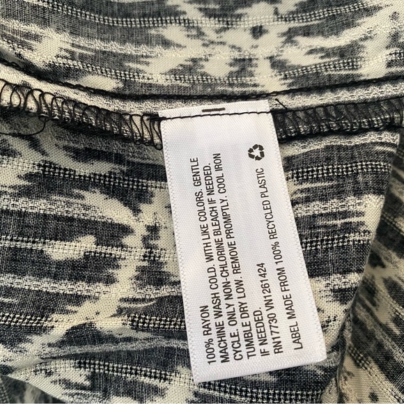 NWT Flowy floral dress - Picture 6 of 6